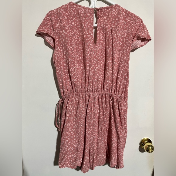 Hollister romper - Picture 2 of 3